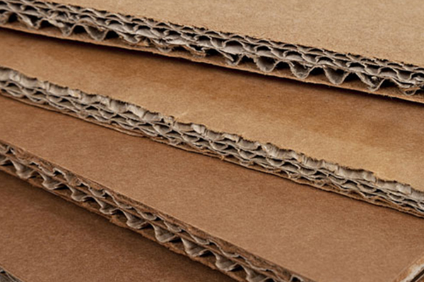 ¿Cuál es la diferencia entre el papel corrugado de cinco capas y el papel corrugado de tres capas?