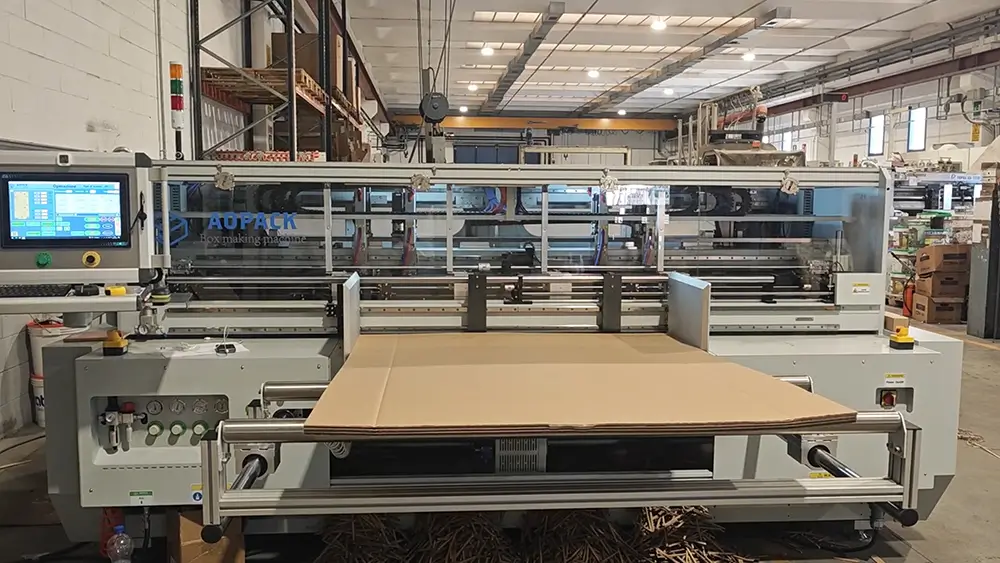 Máquina para fabricar cajas Aopack-BM2508-Pro, para procesar cartón corrugado en Italia 