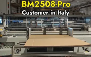 Máquina para fabricar cajas Aopack-BM2508-Pro, para procesar cartón corrugado en Italia