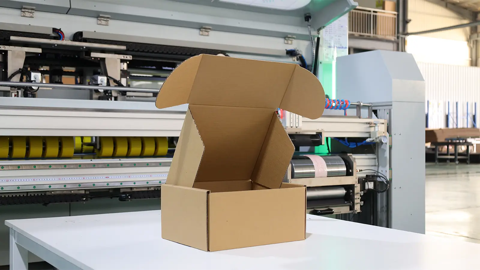 Producción de máquinas automáticas para fabricar cajas